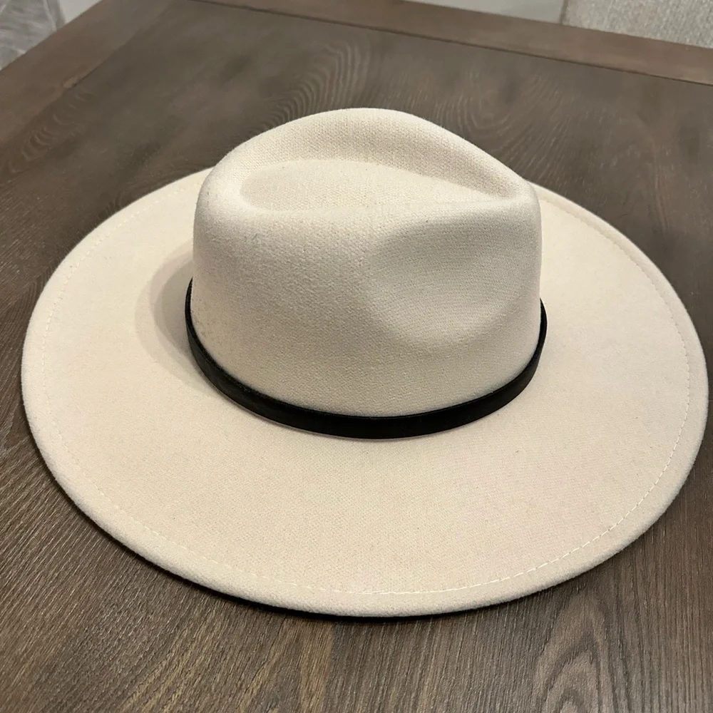 Women’s Boutique‎ Fedora Cream Hat with Black Strap